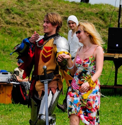 Рыцарь Александр (если не ошибаюсь) с дамой сердца.