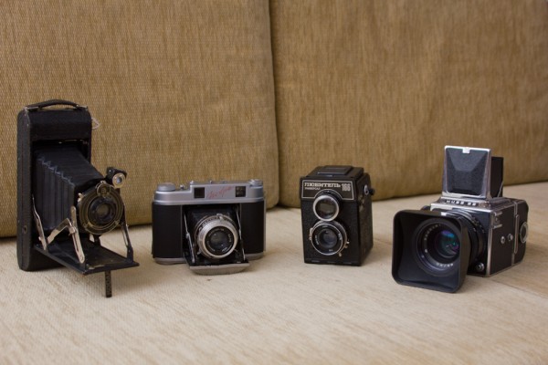 1. Kodak Series II. 1910 года<br />2. Искра (Аналог амер. Carl Zeiss)<br />3. Любитель 166<br />4. Киев-88<br />все средний формат.