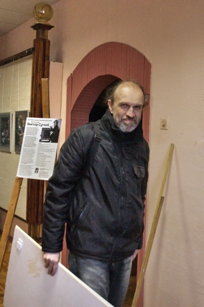 Михаил Гарус на подготовке экспозиции