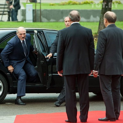 Александра Лукашенко встречают премьер-министры Литвы и Беларуси.