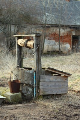 А раньше здесь жизнь кипела и крутилась